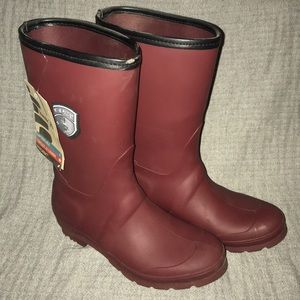 Burgundy Kamik rain boots